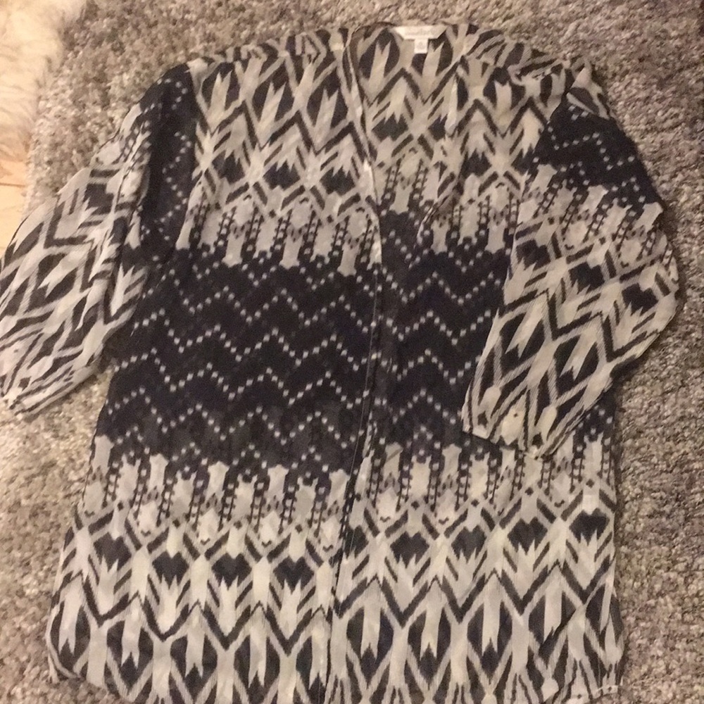 *LAST CHANCE* Black and white chevron kimono shrug